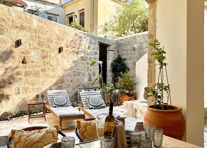 Vetus Vicinato Luxury Homes * Rhodes City